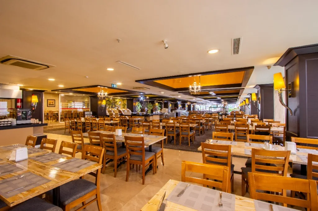 Restaurant & Bar